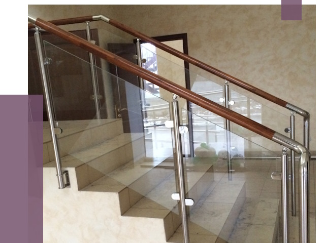 Комбинированные перила из металла и дерева в Мегионе