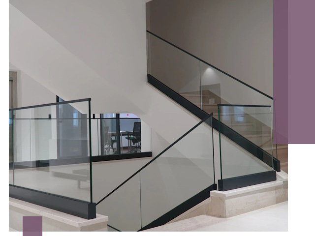 Стеклянные перила премиум-класса с установкой в Мегионе