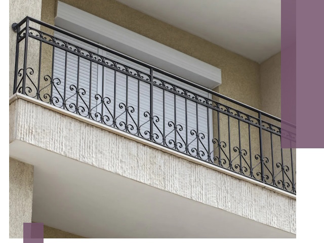 Балконные ограждения из металла и стекла в Мегионе для домов