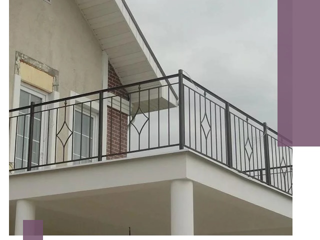 Изготовление балконных ограждений в Мегионе из металла и стекла